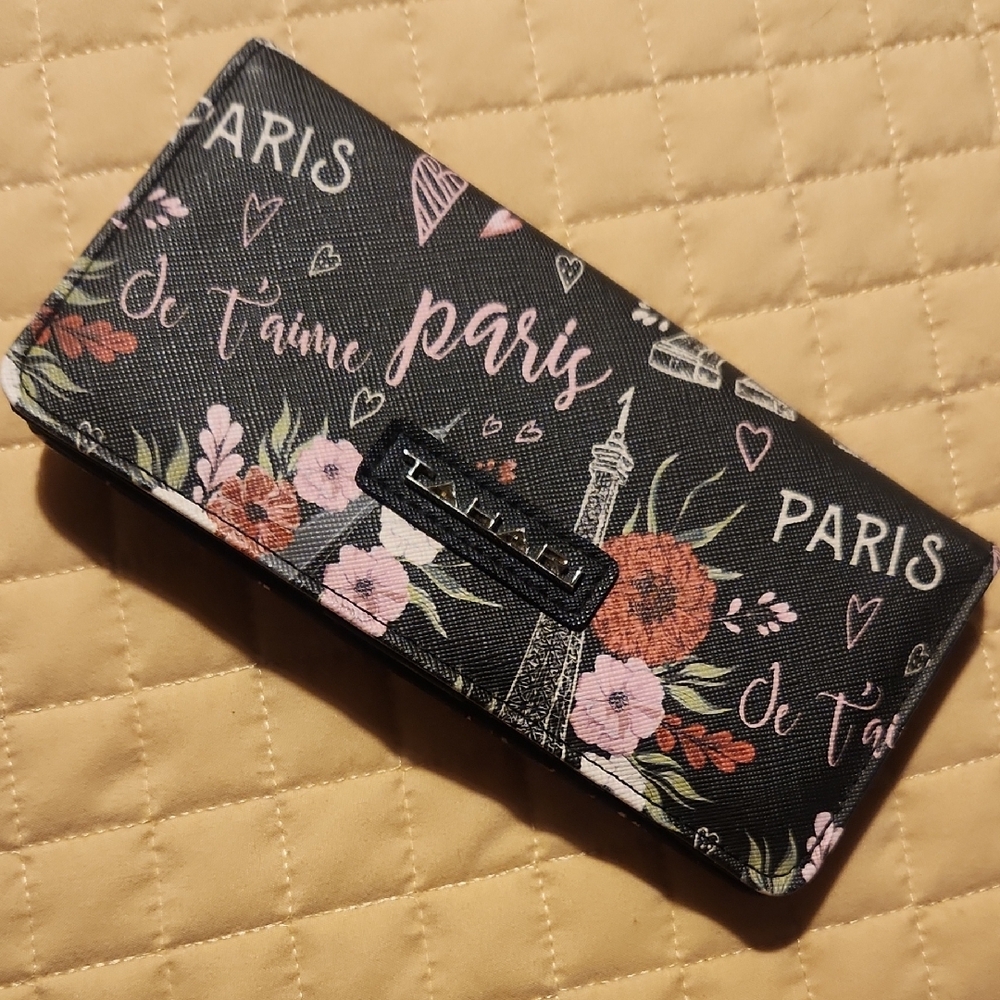 Tahari NWOT Vegan Leather Bifold Wallet